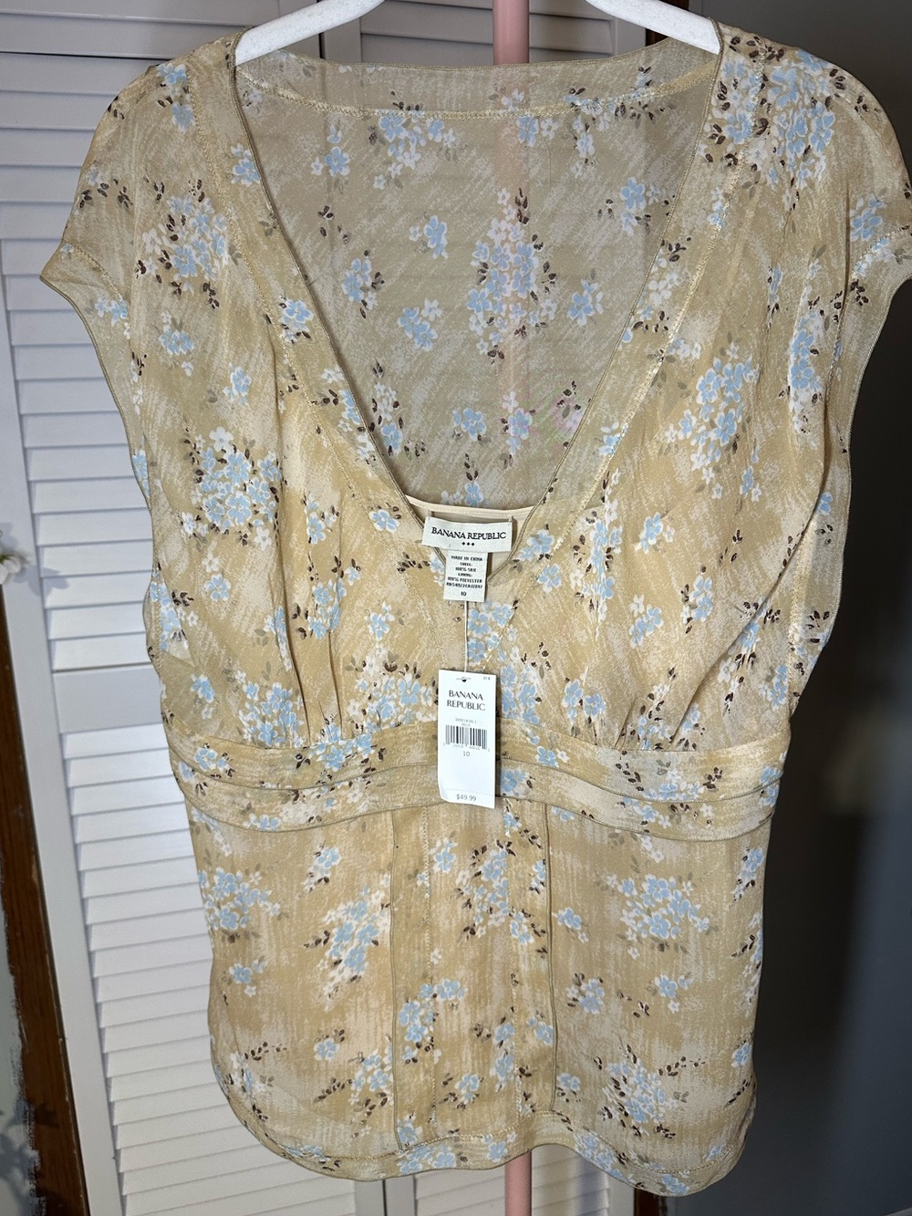Banana Republic 100% Silk Lining Floral V-Neck Blouse